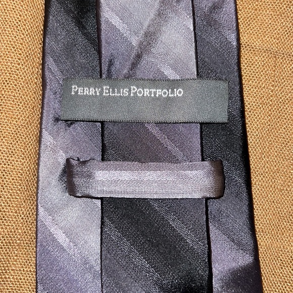 Lot of 5 ties. Alfani (3) Merona (1) Perry Ellis (1) - 3 “skinny/modern” 2 reg. - Picture 11 of 11